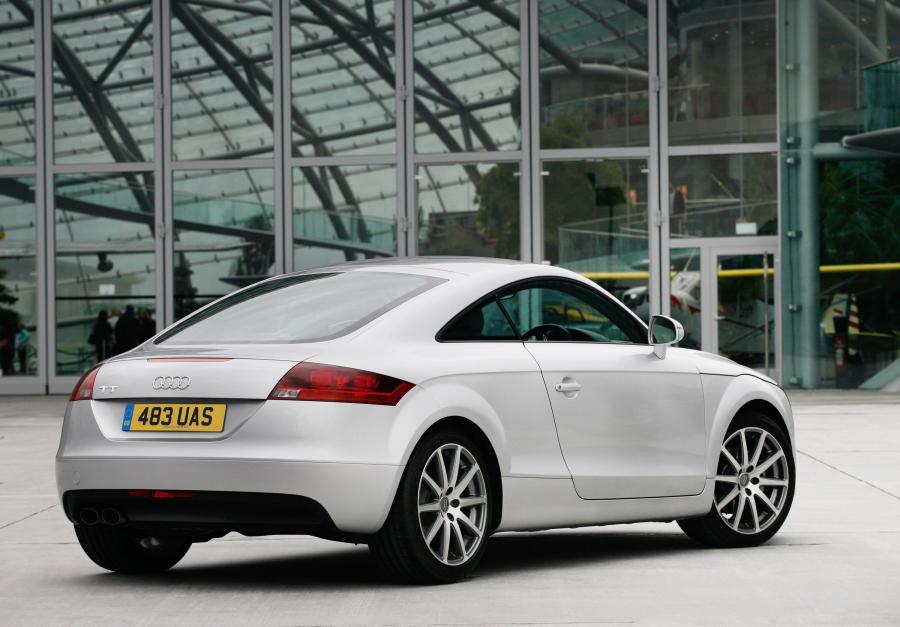  Audi TT Coupe (8J) 2006 года  (UK) (фото 4 из 20)